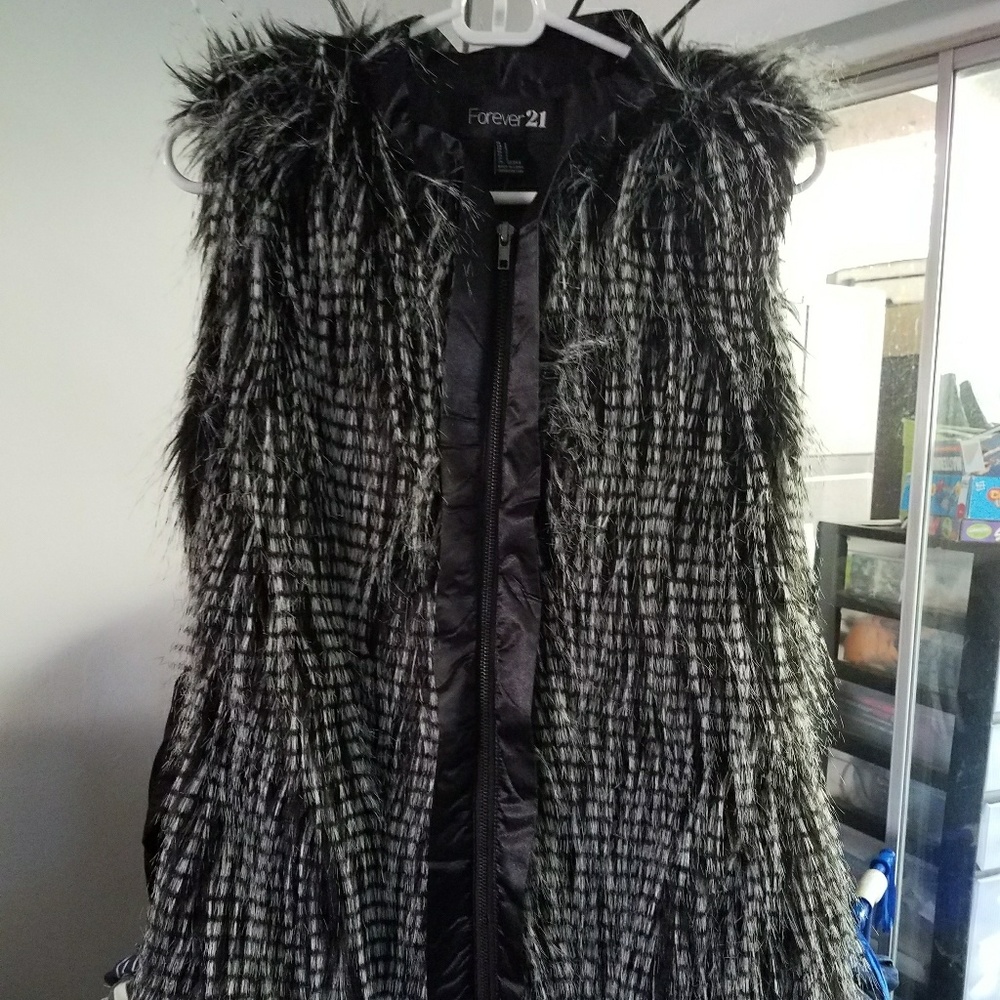 Women's Forever 21 full zip-up vest